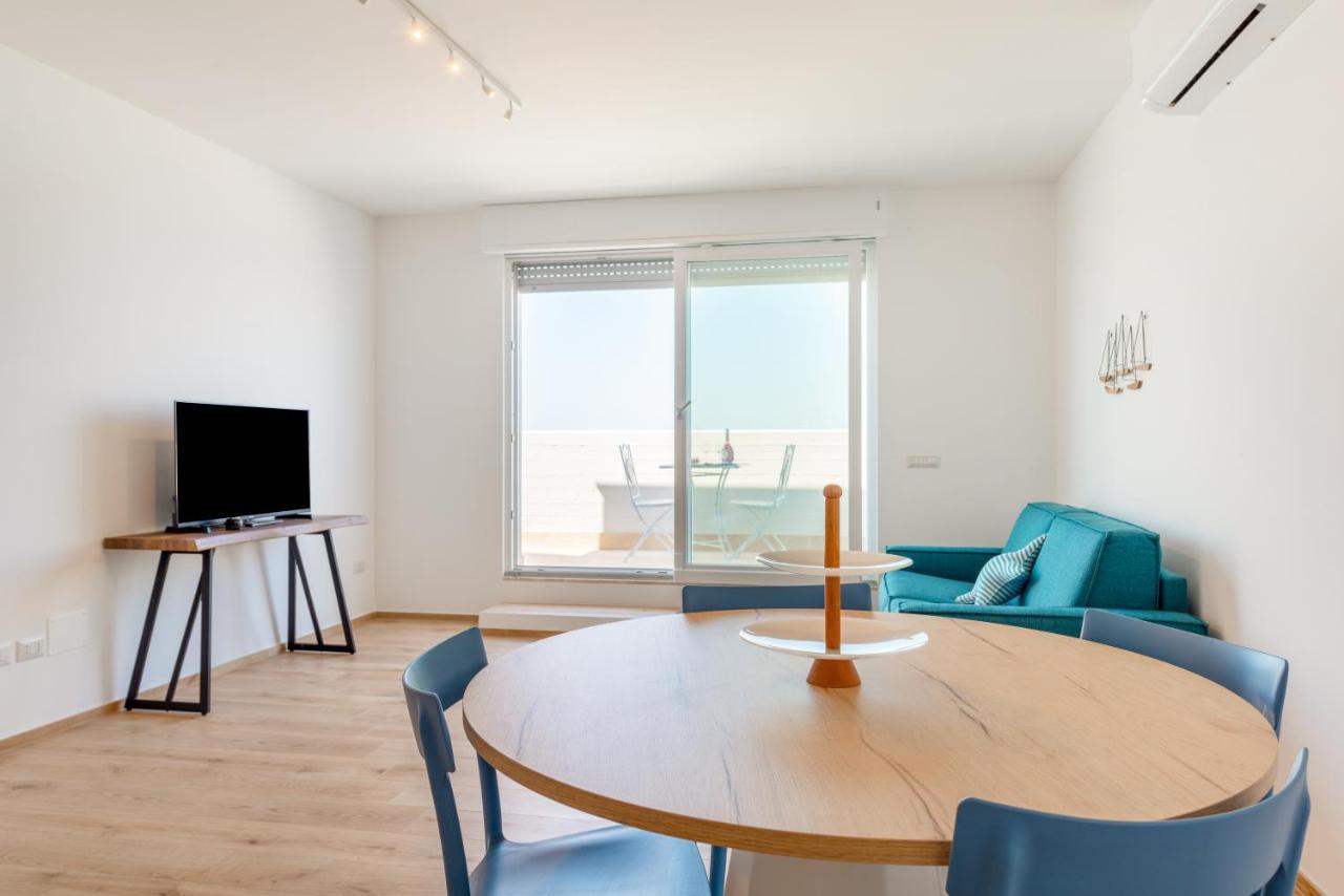 Waterfront Apartment With Seaview Balcony 巴里 外观 照片