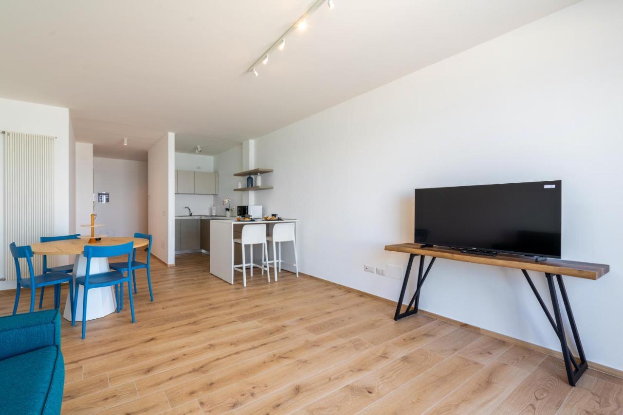 Waterfront Apartment With Seaview Balcony 巴里 外观 照片